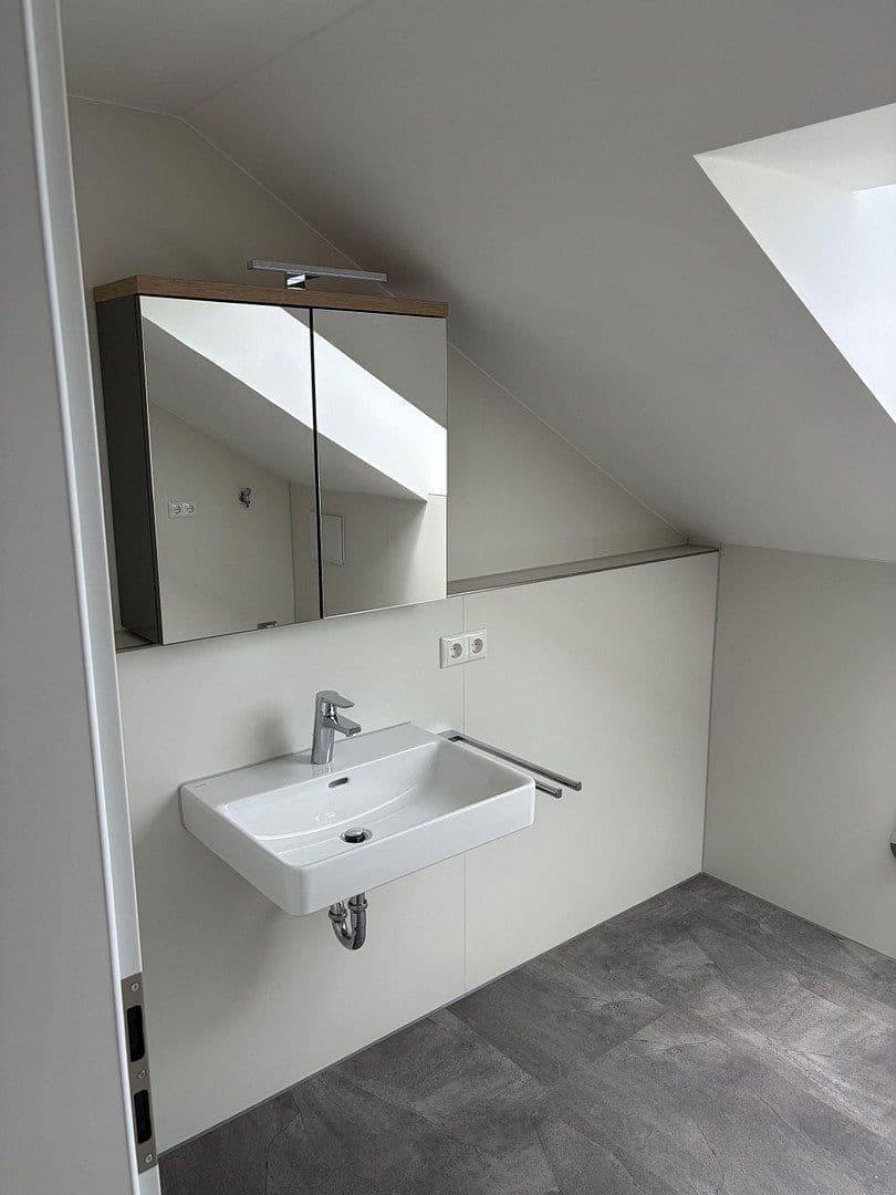 Pronájem bytu 3+1 91 m², Augsburger Straße 16, Wertingen, Bavorsko Pronájem bytu 3+1 91 m², Augsburger Straße 16, Wertingen, Bavorsko