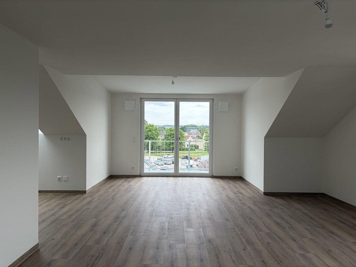 Pronájem bytu 3+1 91 m², Augsburger Straße 16, Wertingen, Bavorsko Pronájem bytu 3+1 91 m², Augsburger Straße 16, Wertingen, Bavorsko