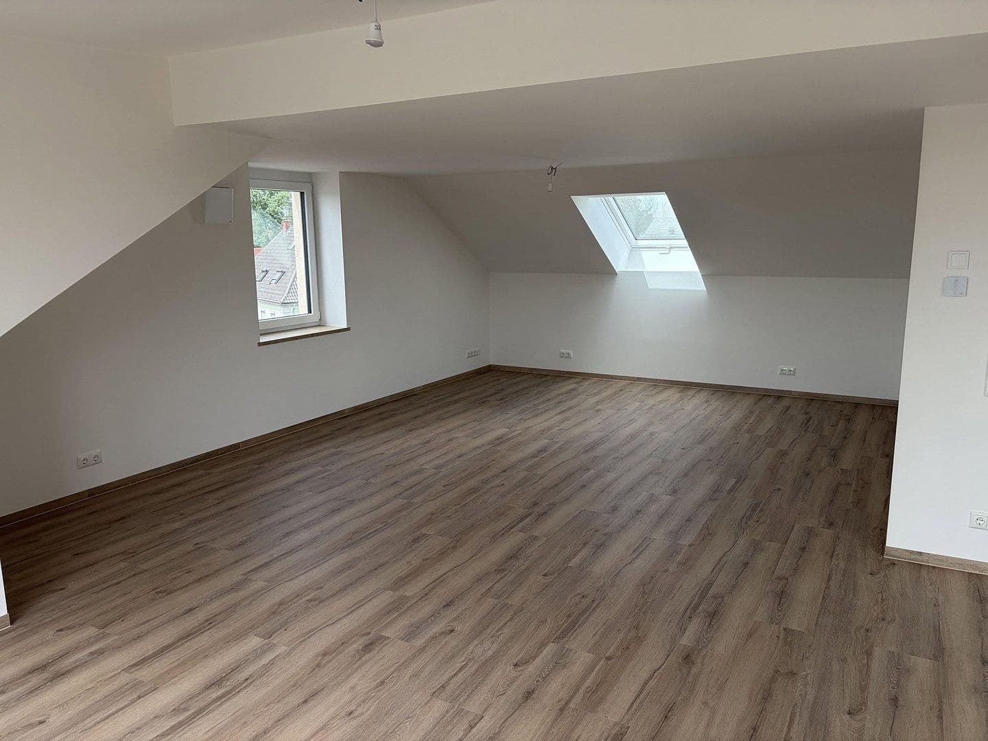 Pronájem bytu 3+1 91 m², Augsburger Straße 16, Wertingen, Bavorsko Pronájem bytu 3+1 91 m², Augsburger Straße 16, Wertingen, Bavorsko