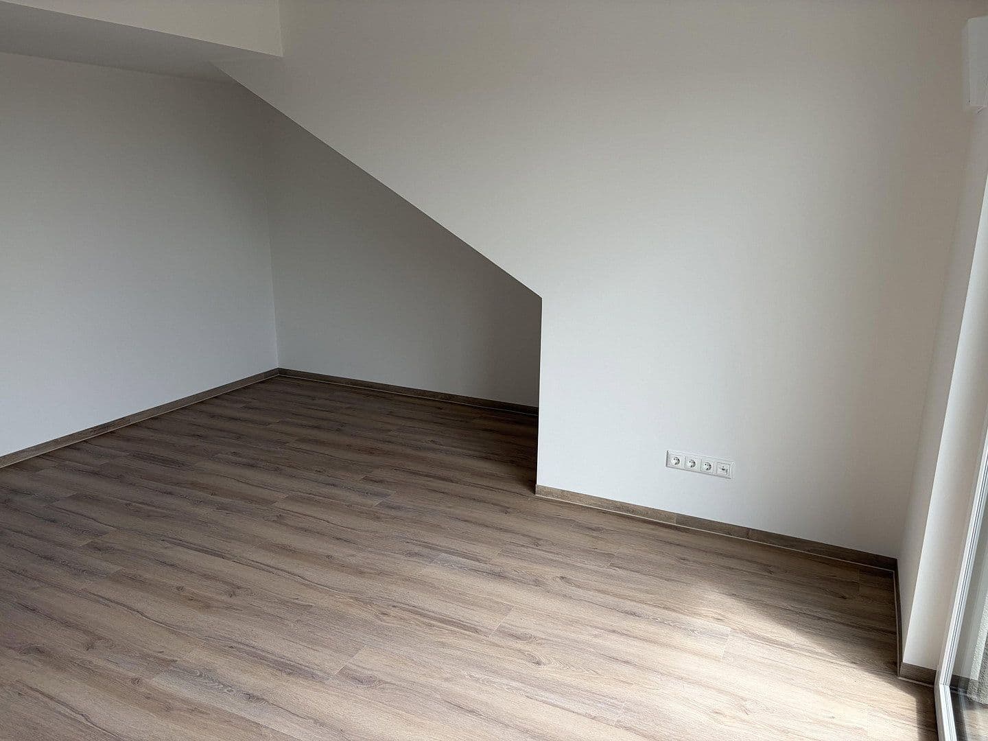 Pronájem bytu 3+1 91 m², Augsburger Straße 16, Wertingen, Bavorsko Pronájem bytu 3+1 91 m², Augsburger Straße 16, Wertingen, Bavorsko