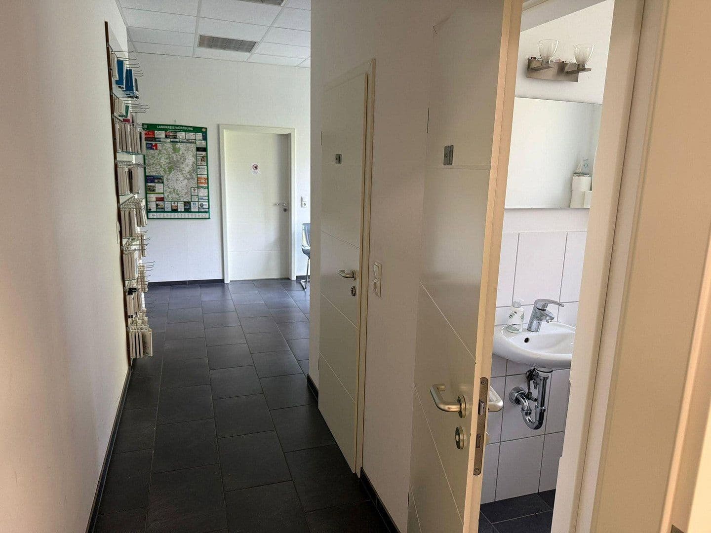 Pronájem nebytového prostoru 500 m², An der Spielleite 11, Unterpleichfeld, Bavorsko Pronájem nebytového prostoru 500 m², An der Spielleite 11, Unterpleichfeld, Bavorsko
