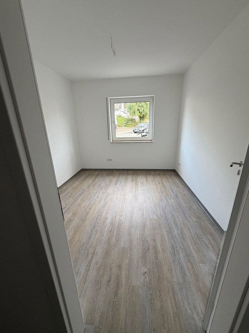 Pronájem bytu 3+1 83 m², Egerlandstraße 8a, Solms, Hessen Pronájem bytu 3+1 83 m², Egerlandstraße 8a, Solms, Hessen