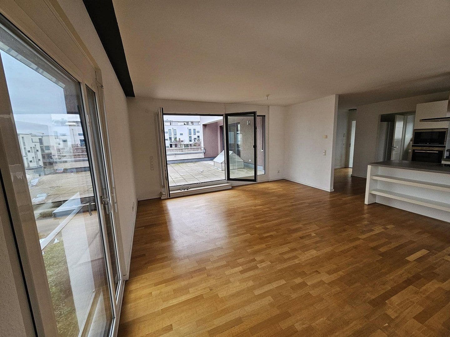 Pronájem bytu 2+1 89 m², Frankfurt, Hessen Pronájem bytu 2+1 89 m², Frankfurt, Hessen