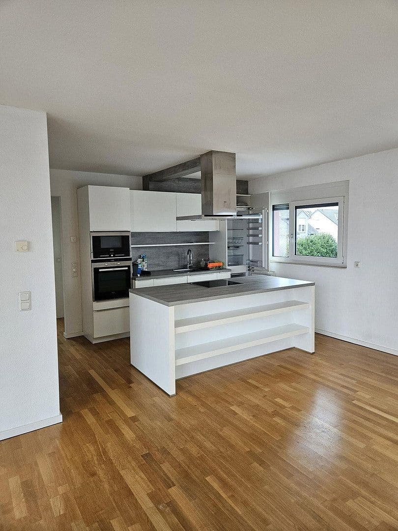 Pronájem bytu 2+1 89 m², Frankfurt, Hessen Pronájem bytu 2+1 89 m², Frankfurt, Hessen