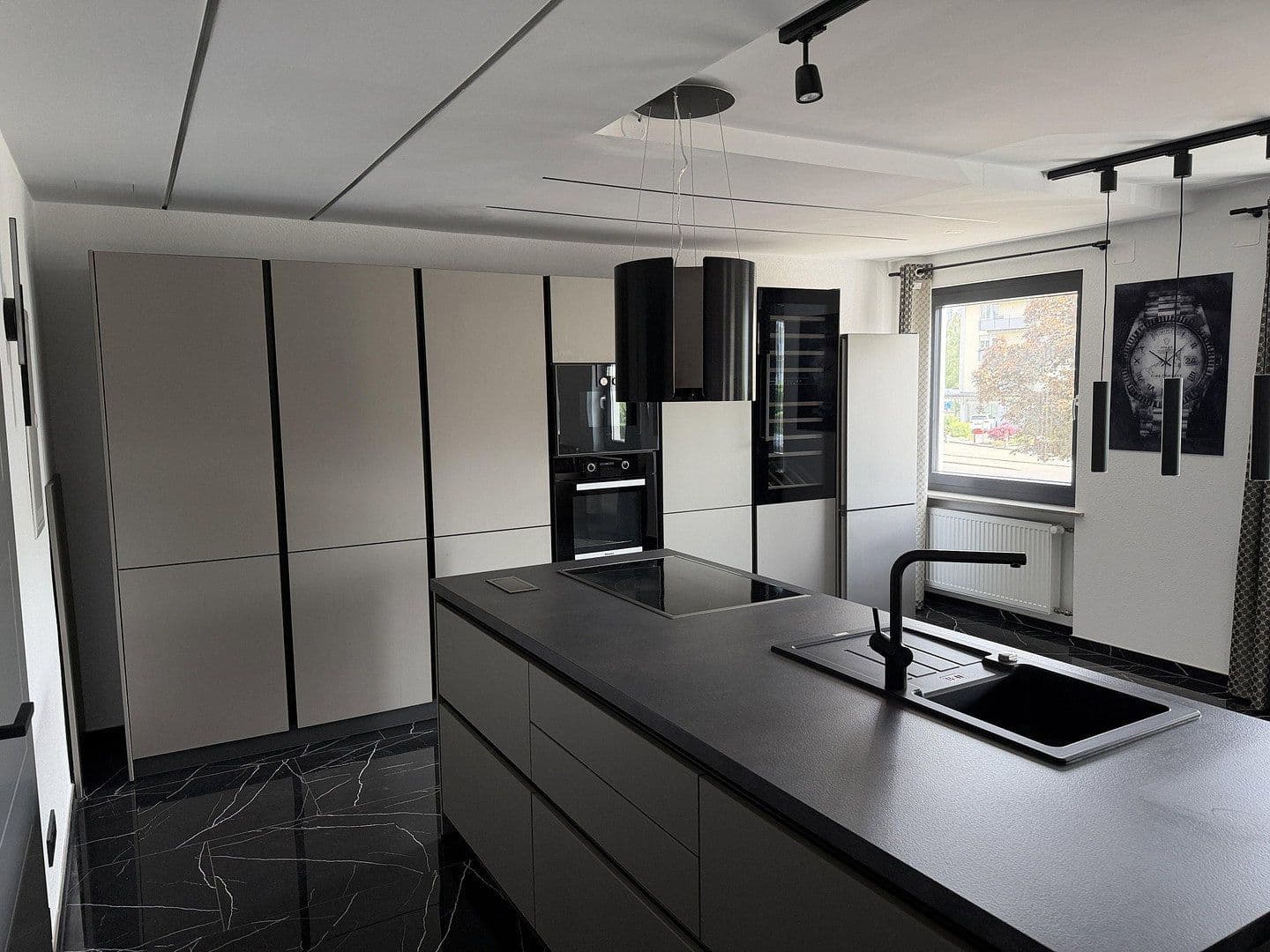 Prodej bytu 4+1 90 m², Berlinerstraße 8, Singen (Hohentwiel), Bádensko-Württembersko Prodej bytu 4+1 90 m², Berlinerstraße 8, Singen (Hohentwiel), Bádensko-Württembersko