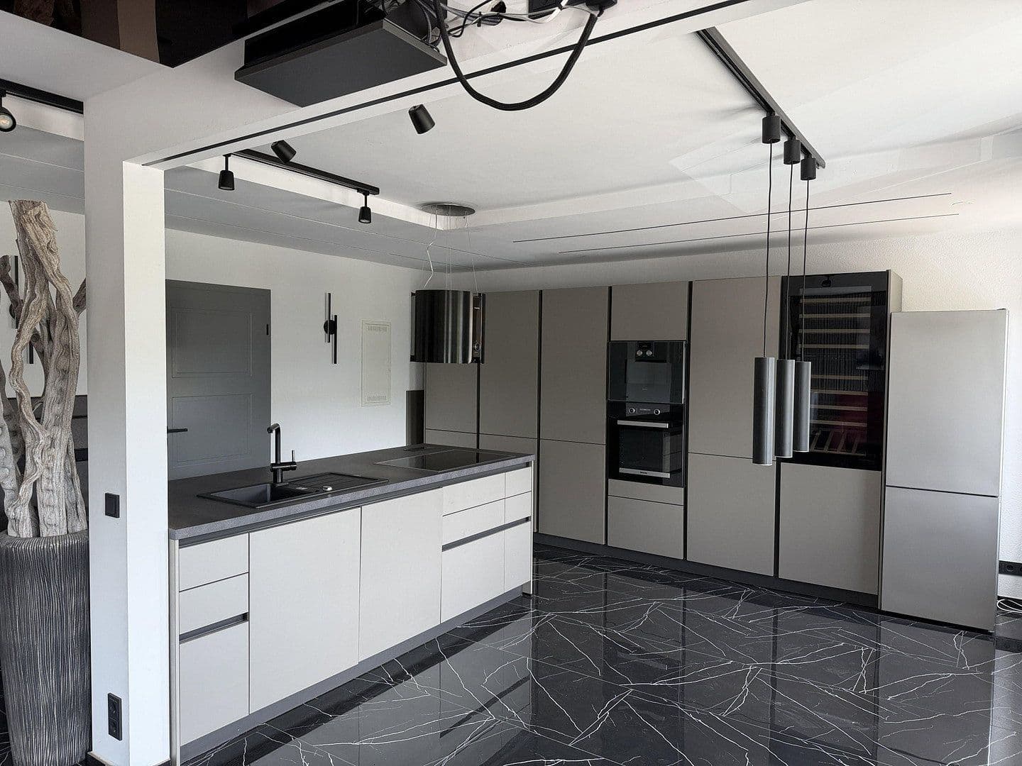 Prodej bytu 4+1 90 m², Berlinerstraße 8, Singen (Hohentwiel), Bádensko-Württembersko Prodej bytu 4+1 90 m², Berlinerstraße 8, Singen (Hohentwiel), Bádensko-Württembersko