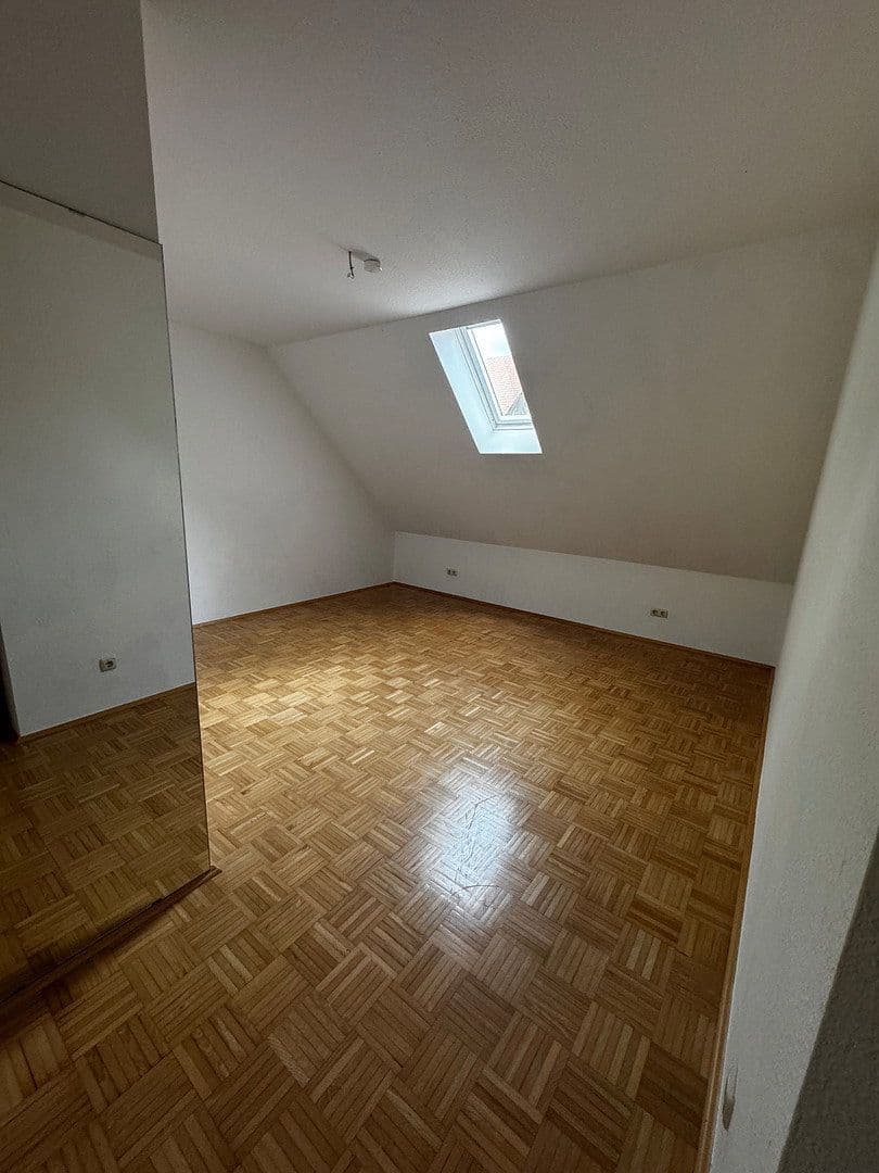 Pronájem bytu 4+1 143 m², Burggrumbacher Str. 4, Unterpleichfeld, Bavorsko Pronájem bytu 4+1 143 m², Burggrumbacher Str. 4, Unterpleichfeld, Bavorsko