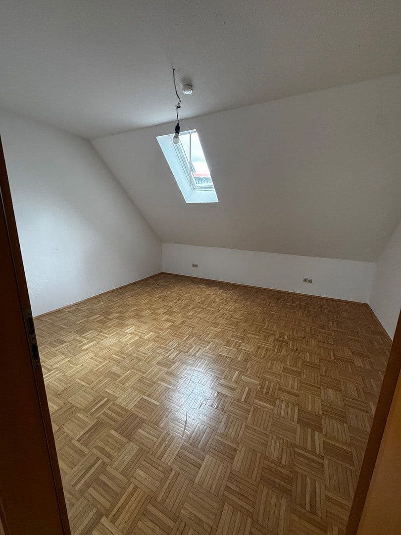 Pronájem bytu 4+1 143 m², Burggrumbacher Str. 4, Unterpleichfeld, Bavorsko Pronájem bytu 4+1 143 m², Burggrumbacher Str. 4, Unterpleichfeld, Bavorsko