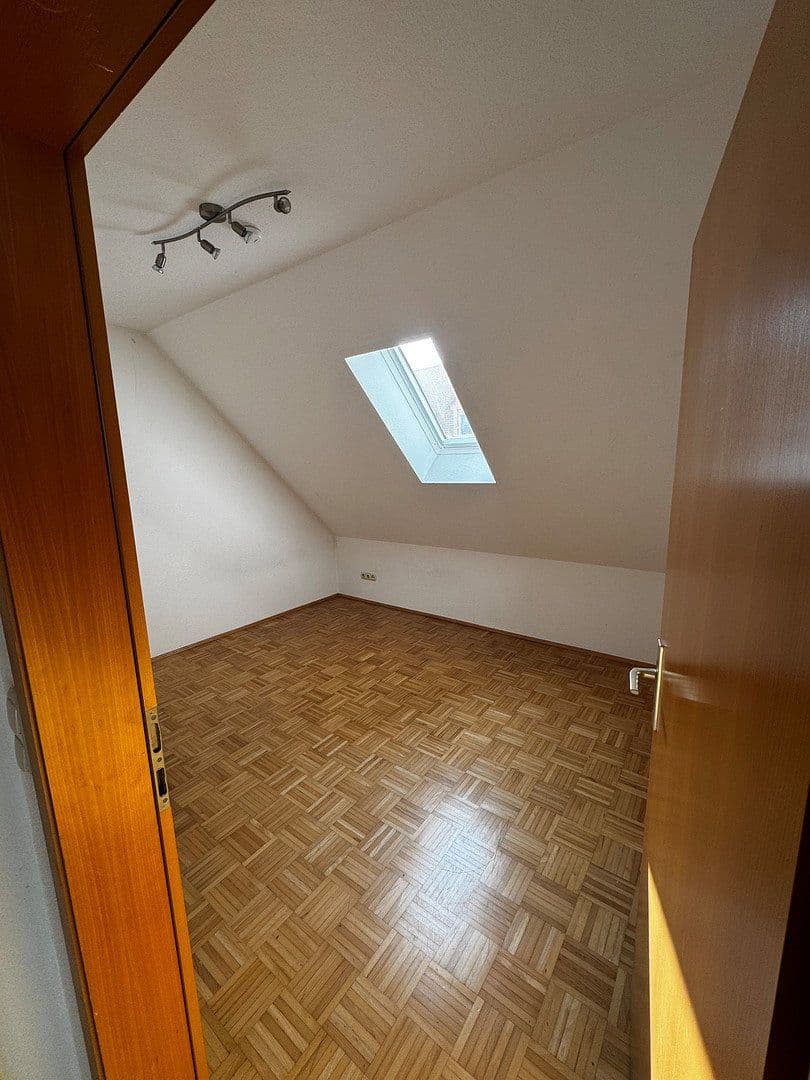 Pronájem bytu 4+1 143 m², Burggrumbacher Str. 4, Unterpleichfeld, Bavorsko Pronájem bytu 4+1 143 m², Burggrumbacher Str. 4, Unterpleichfeld, Bavorsko