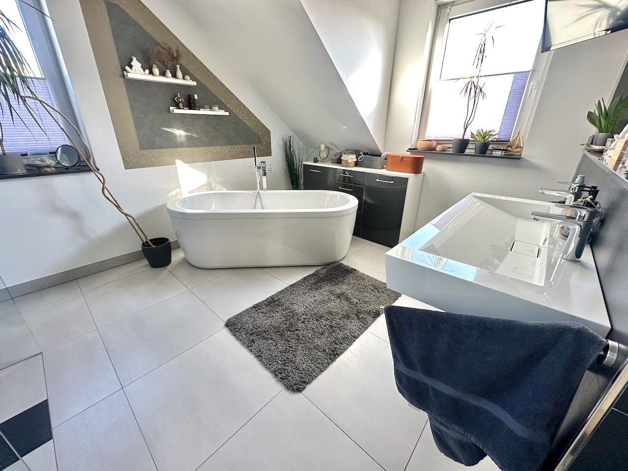 Pronájem bytu 4+1 126 m², Glückaufstraße 2D, Sarstedt, Dolní Sasko Pronájem bytu 4+1 126 m², Glückaufstraße 2D, Sarstedt, Dolní Sasko