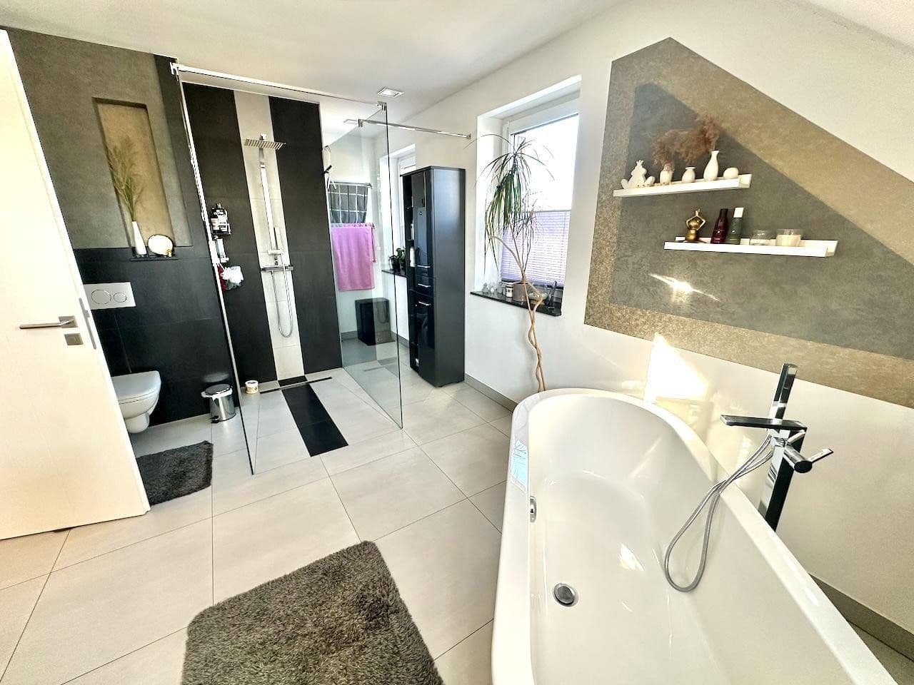 Pronájem bytu 4+1 126 m², Glückaufstraße 2D, Sarstedt, Dolní Sasko Pronájem bytu 4+1 126 m², Glückaufstraße 2D, Sarstedt, Dolní Sasko