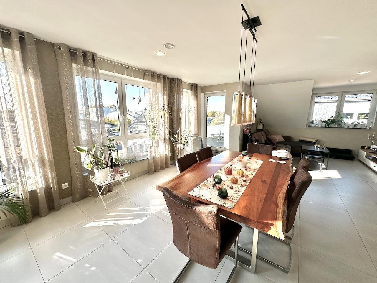 Pronájem bytu 4+1 126 m², Glückaufstraße 2D, Sarstedt, Dolní Sasko Pronájem bytu 4+1 126 m², Glückaufstraße 2D, Sarstedt, Dolní Sasko