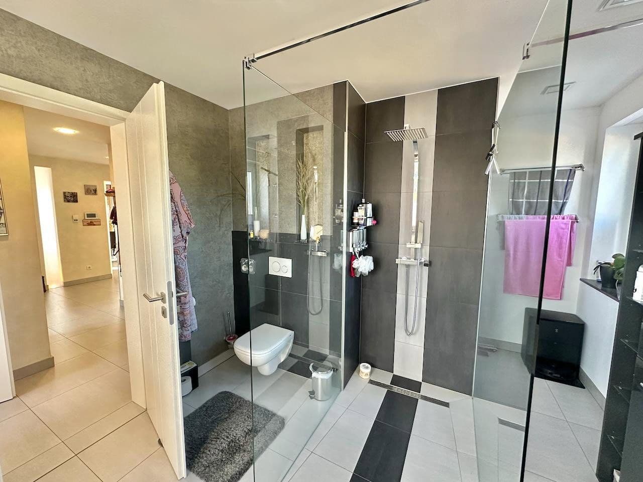 Pronájem bytu 4+1 126 m², Glückaufstraße 2D, Sarstedt, Dolní Sasko Pronájem bytu 4+1 126 m², Glückaufstraße 2D, Sarstedt, Dolní Sasko