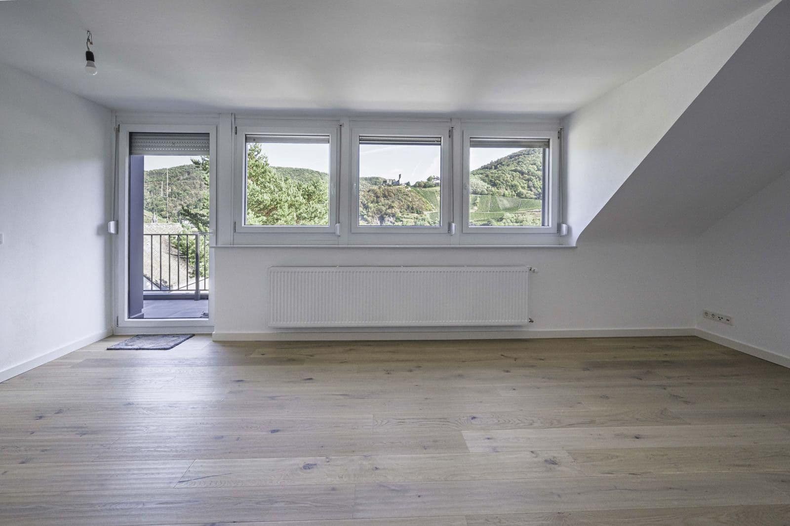 Prodej bytu 4+1 103 m², Bernkastel-Kues, Porýní-Falc Prodej bytu 4+1 103 m², Bernkastel-Kues, Porýní-Falc