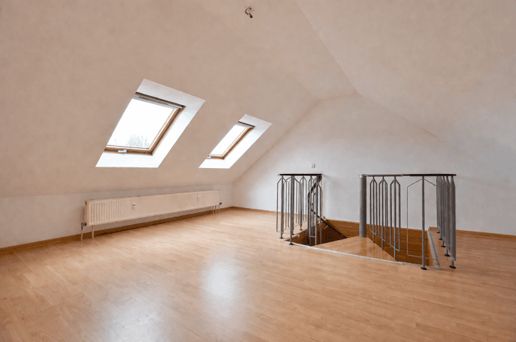 Pronájem bytu 6+1 147 m², Franz-Mehring-Straße 9, Chemnitz, Sasko Pronájem bytu 6+1 147 m², Franz-Mehring-Straße 9, Chemnitz, Sasko