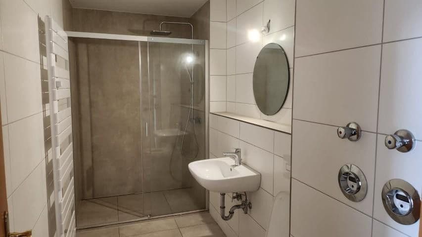 Pronájem bytu 6+1 147 m², Franz-Mehring-Straße 9, Chemnitz, Sasko Pronájem bytu 6+1 147 m², Franz-Mehring-Straße 9, Chemnitz, Sasko