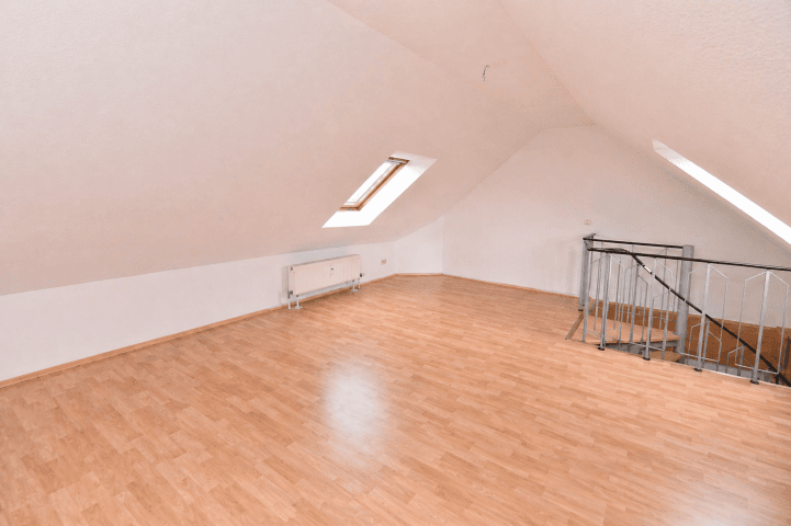 Pronájem bytu 6+1 147 m², Franz-Mehring-Straße 9, Chemnitz, Sasko Pronájem bytu 6+1 147 m², Franz-Mehring-Straße 9, Chemnitz, Sasko