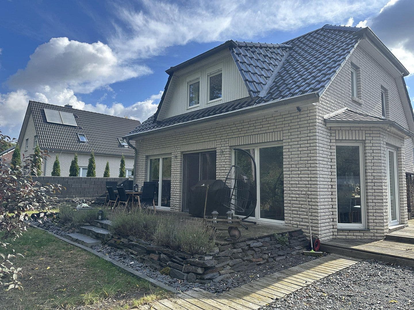 Prodej domu 115 m², pozemek 400 m², Ronnenberg, Dolní Sasko Prodej domu 115 m², pozemek 400 m², Ronnenberg, Dolní Sasko