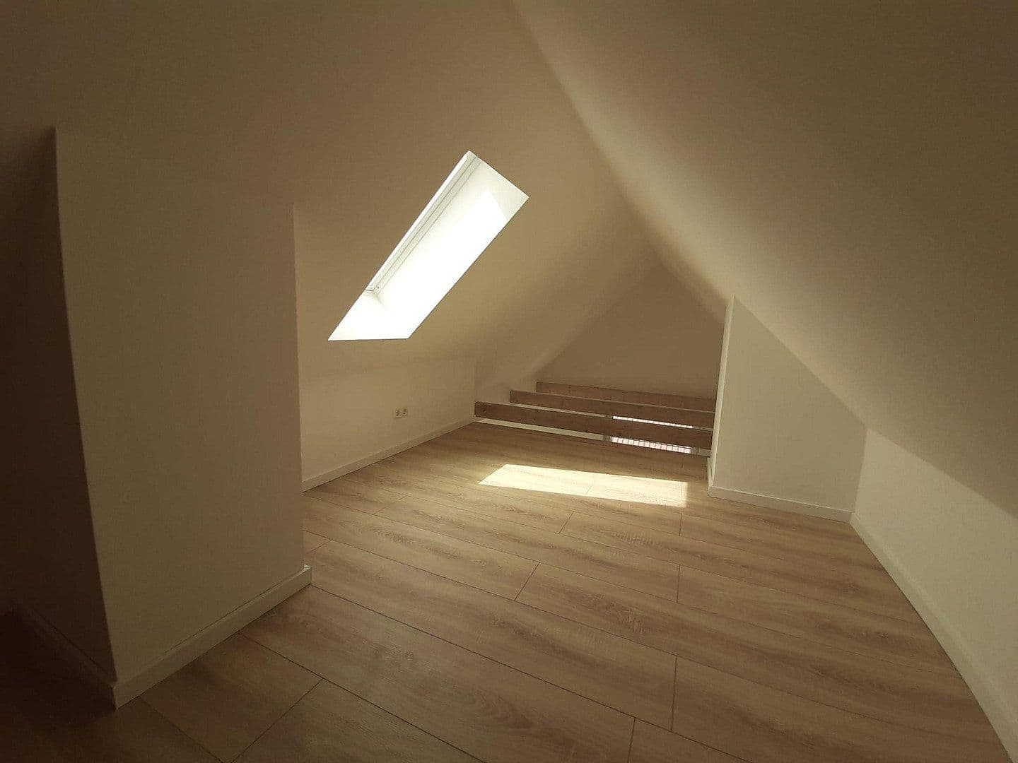Pronájem bytu 2+1 64 m², Stader Landstraße 31, Bremen, Bremen Pronájem bytu 2+1 64 m², Stader Landstraße 31, Bremen, Bremen