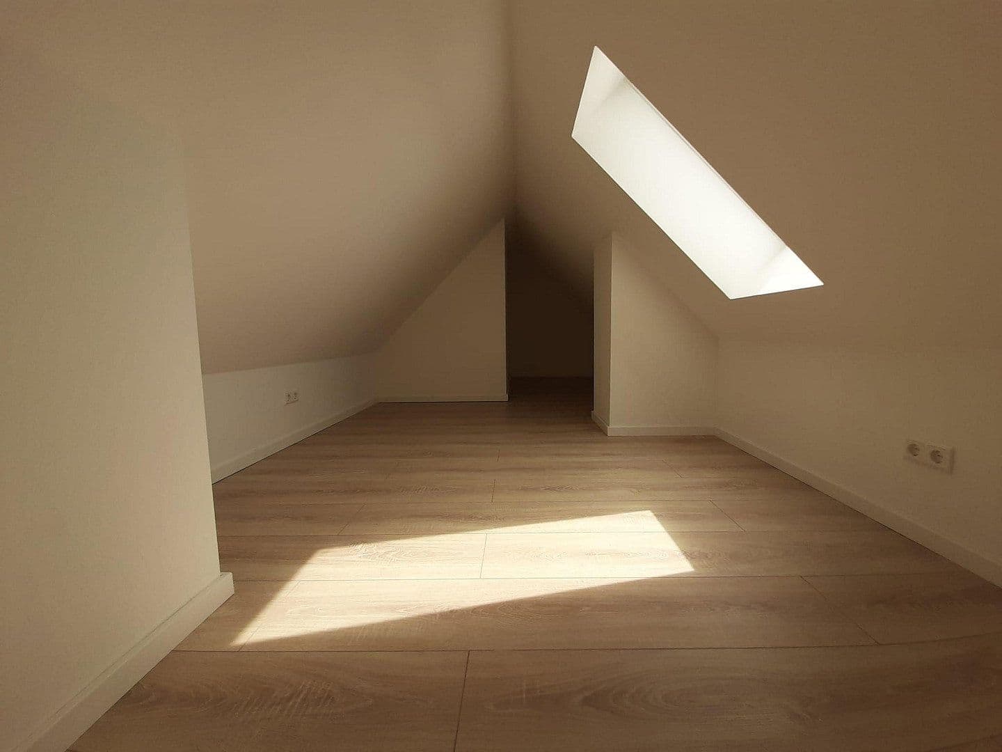 Pronájem bytu 2+1 64 m², Stader Landstraße 31, Bremen, Bremen Pronájem bytu 2+1 64 m², Stader Landstraße 31, Bremen, Bremen
