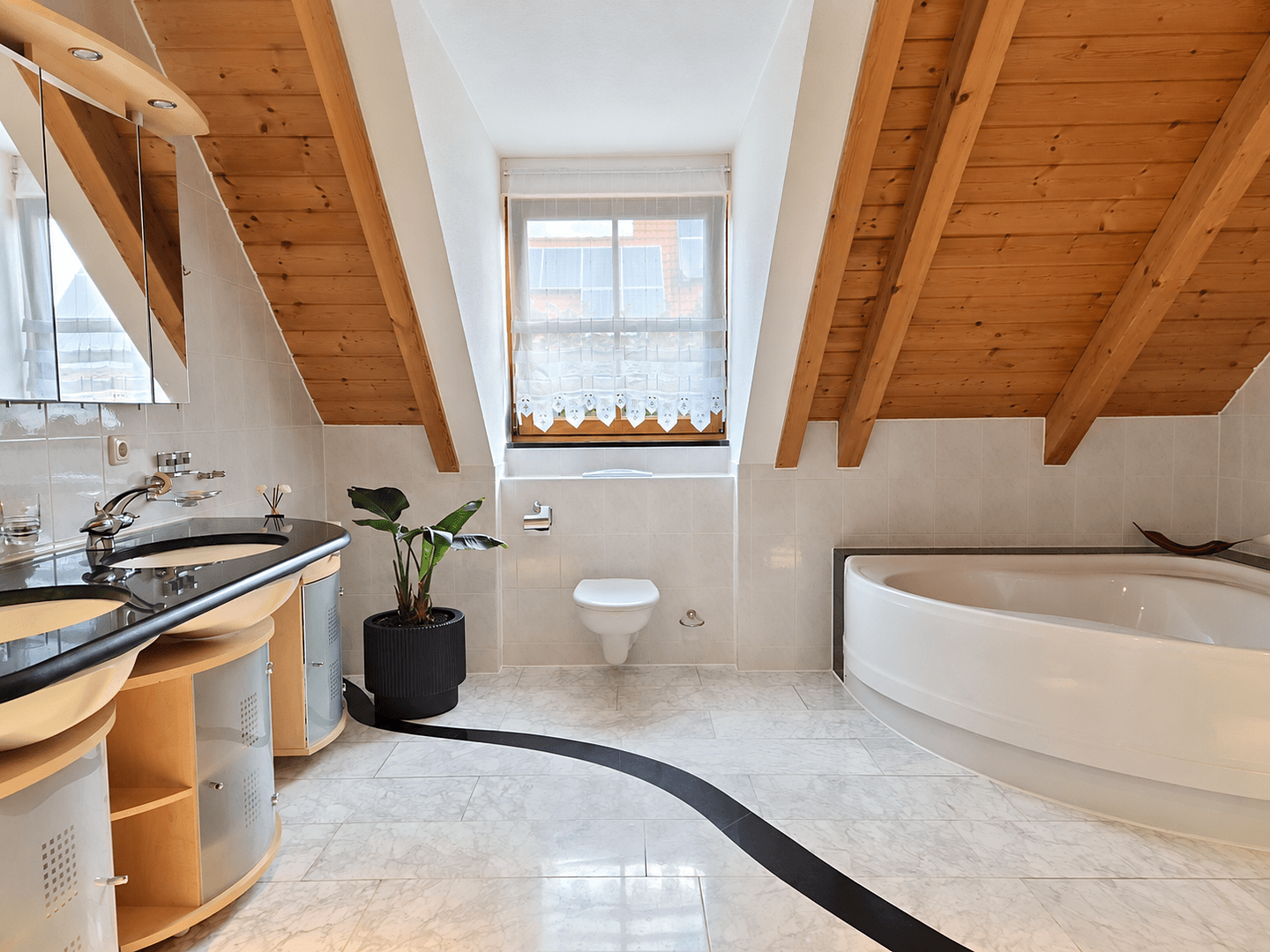 Prodej domu 242 m², pozemek 815 m², Burgoberbach, Bavorsko Prodej domu 242 m², pozemek 815 m², Burgoberbach, Bavorsko