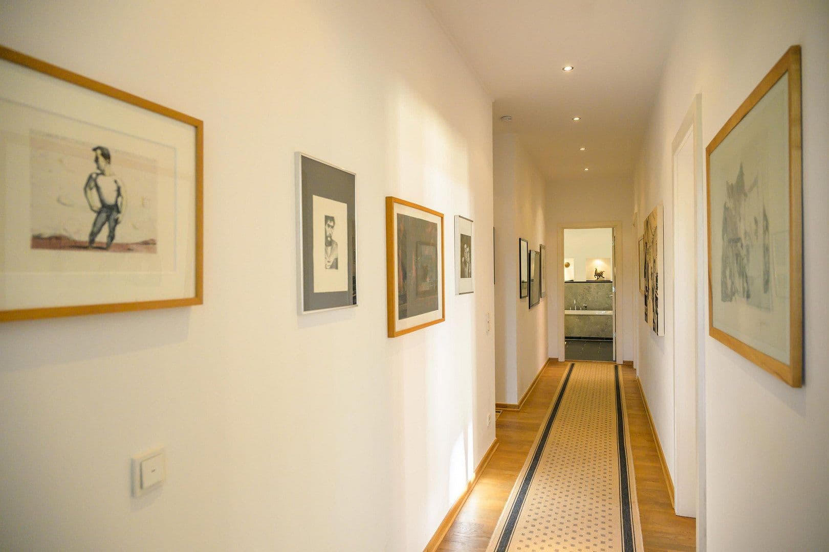 Prodej bytu 4+1 214 m², Berlin, Berlín Prodej bytu 4+1 214 m², Berlin, Berlín