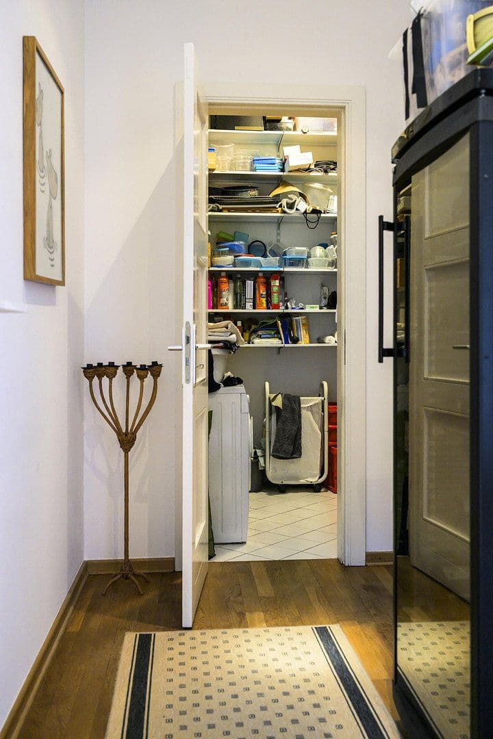 Prodej bytu 4+1 214 m², Berlin, Berlín Prodej bytu 4+1 214 m², Berlin, Berlín