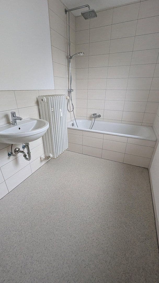 Pronájem bytu 3+1 85 m², Heidenheim an der Brenz, Bádensko-Württembersko Pronájem bytu 3+1 85 m², Heidenheim an der Brenz, Bádensko-Württembersko