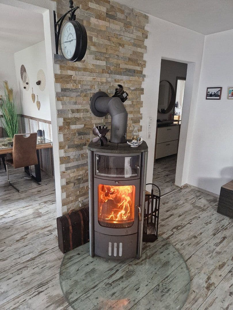Prodej domu 155 m², pozemek 707 m², Brackenheim, Bádensko-Württembersko Prodej domu 155 m², pozemek 707 m², Brackenheim, Bádensko-Württembersko