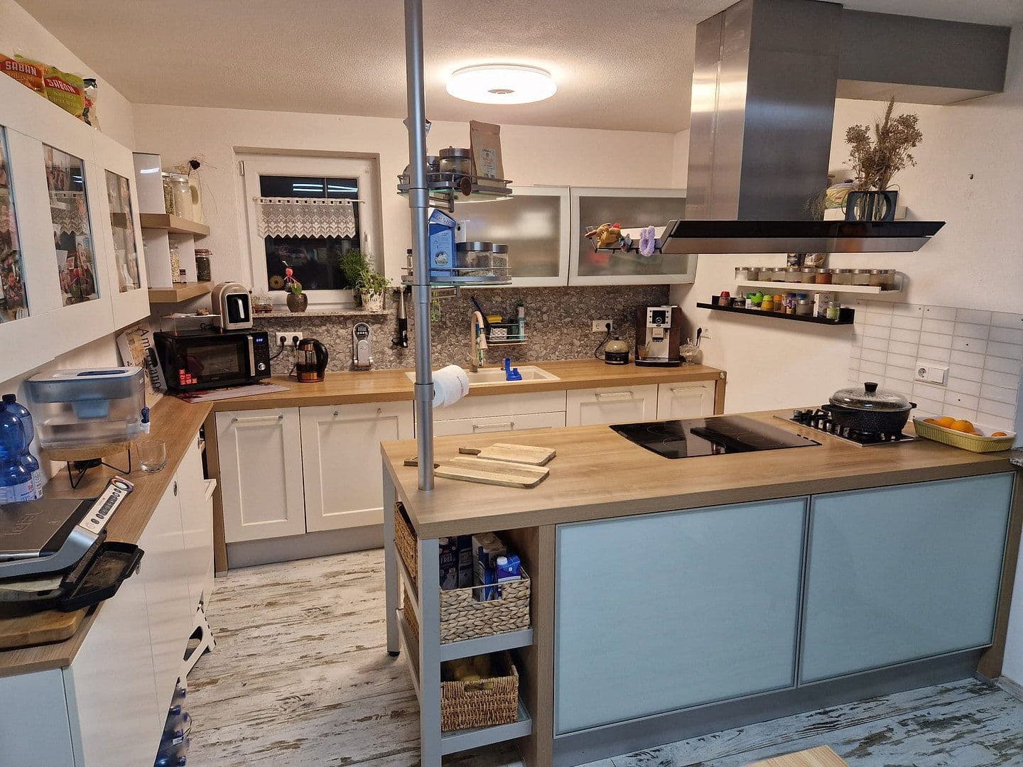 Prodej domu 155 m², pozemek 707 m², Brackenheim, Bádensko-Württembersko Prodej domu 155 m², pozemek 707 m², Brackenheim, Bádensko-Württembersko