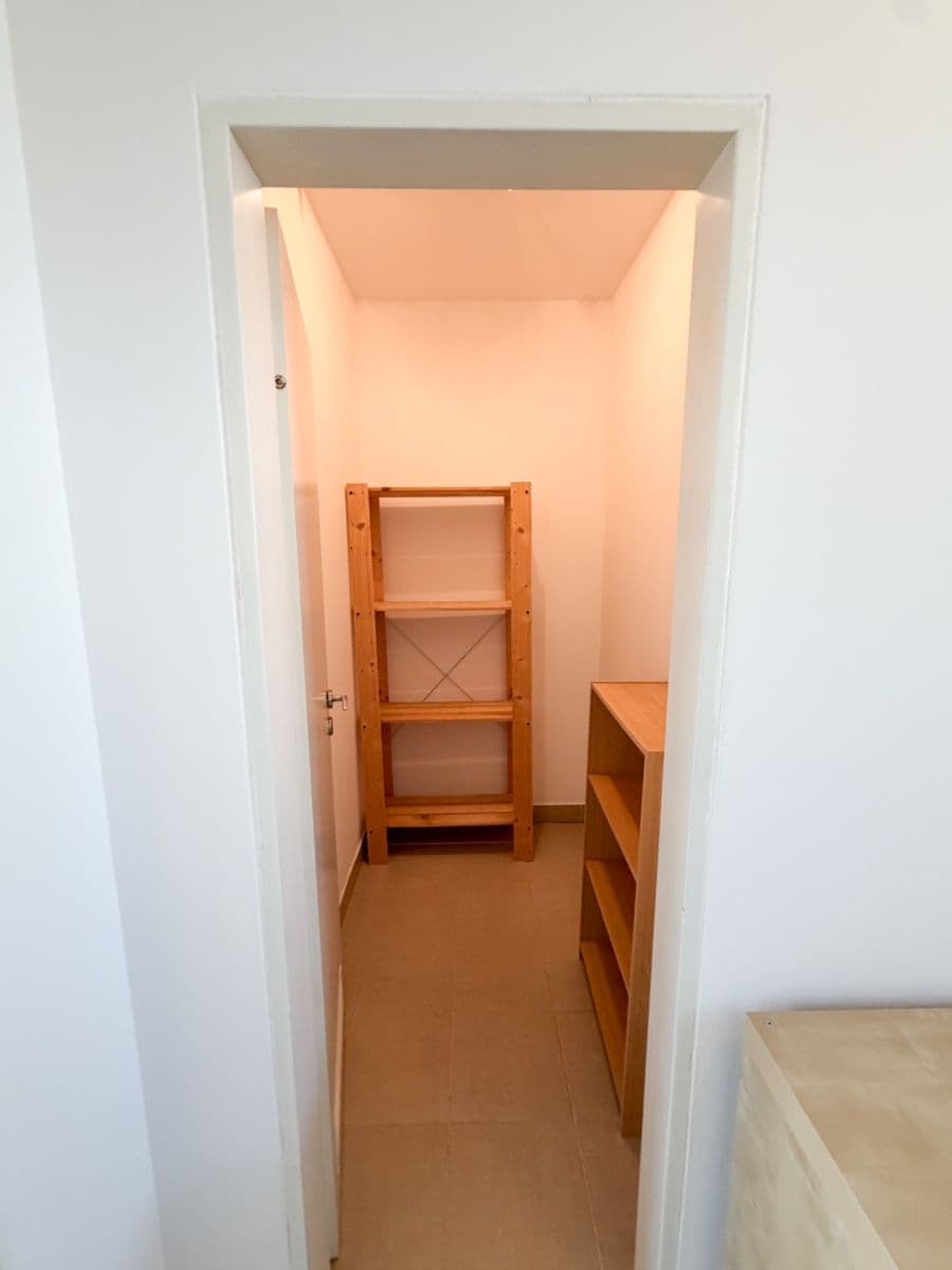 Pronájem bytu 1+kk 42 m², Novobohdalecká, Praha, Praha Pronájem bytu 1+kk 42 m², Novobohdalecká, Praha, Praha