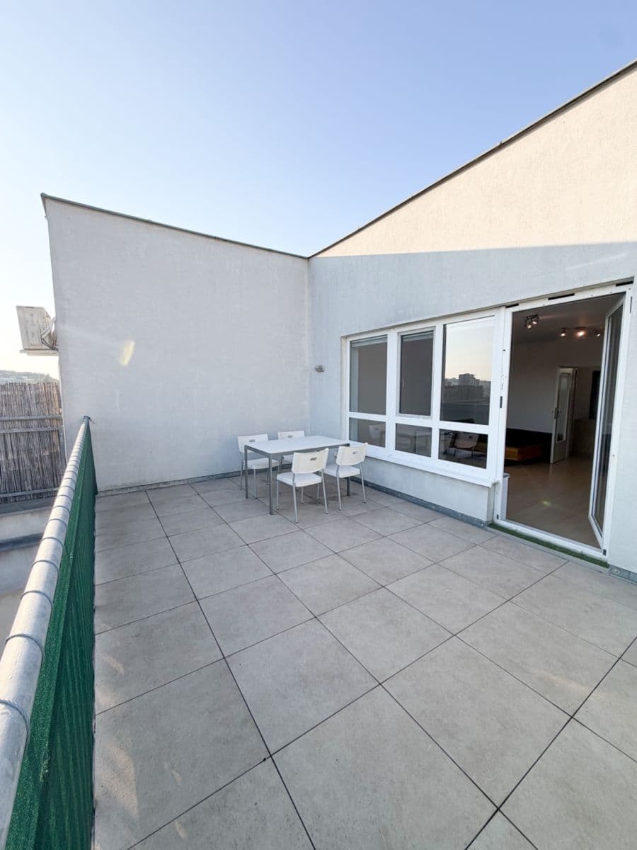Pronájem bytu 1+kk 42 m², Novobohdalecká, Praha, Praha Pronájem bytu 1+kk 42 m², Novobohdalecká, Praha, Praha