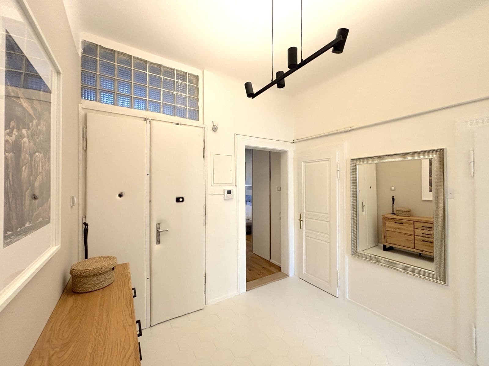 Pronájem bytu 53 m², náměstí Generála Kutlvašra, Praha, Praha Pronájem bytu 53 m², náměstí Generála Kutlvašra, Praha, Praha
