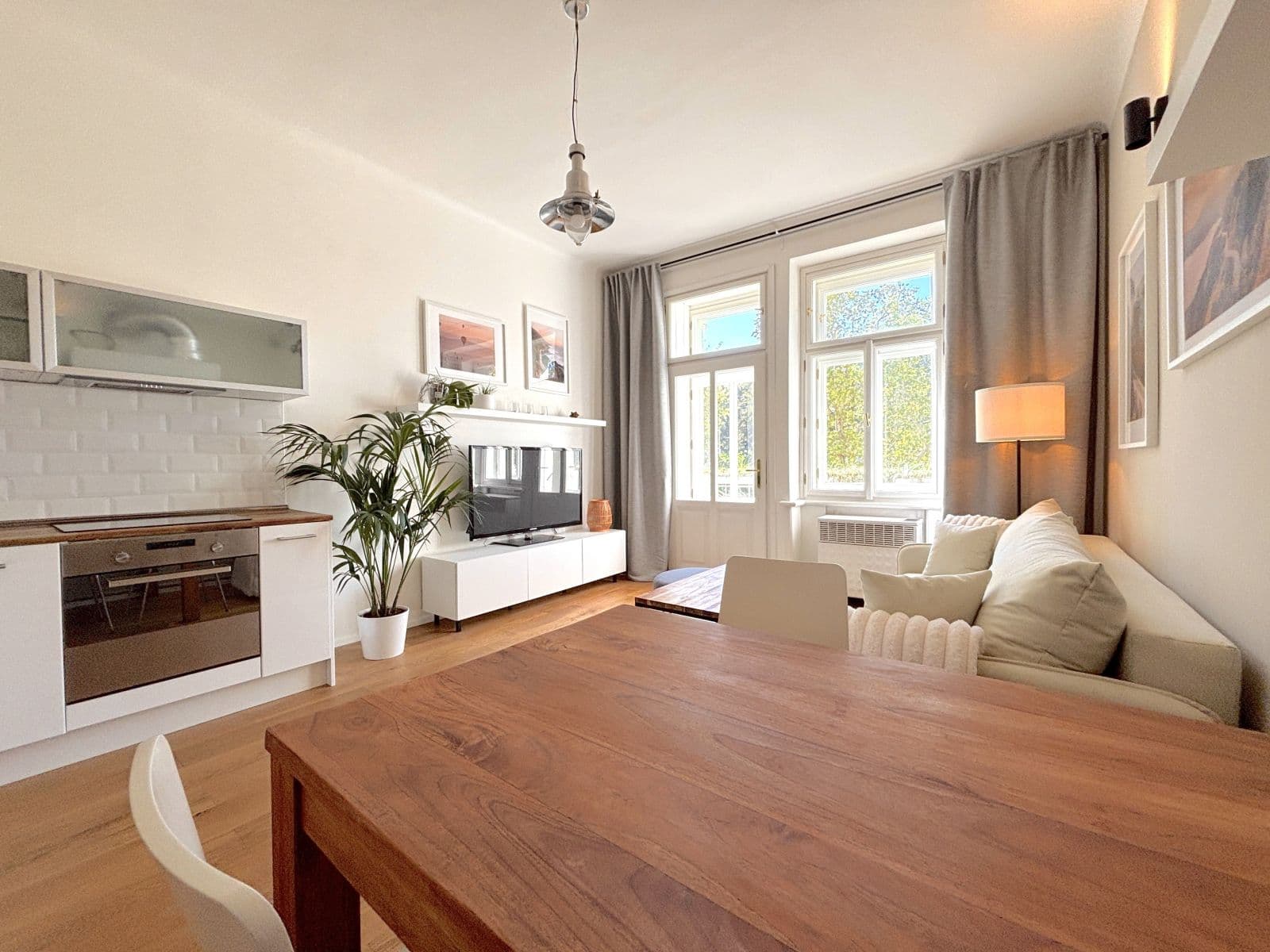 Pronájem bytu 53 m², náměstí Generála Kutlvašra, Praha, Praha Pronájem bytu 53 m², náměstí Generála Kutlvašra, Praha, Praha