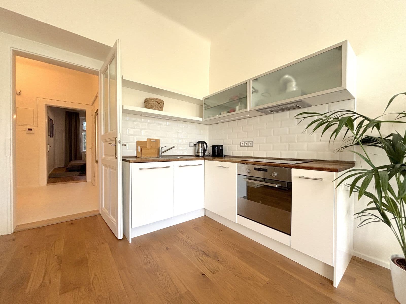 Pronájem bytu 53 m², náměstí Generála Kutlvašra, Praha, Praha Pronájem bytu 53 m², náměstí Generála Kutlvašra, Praha, Praha