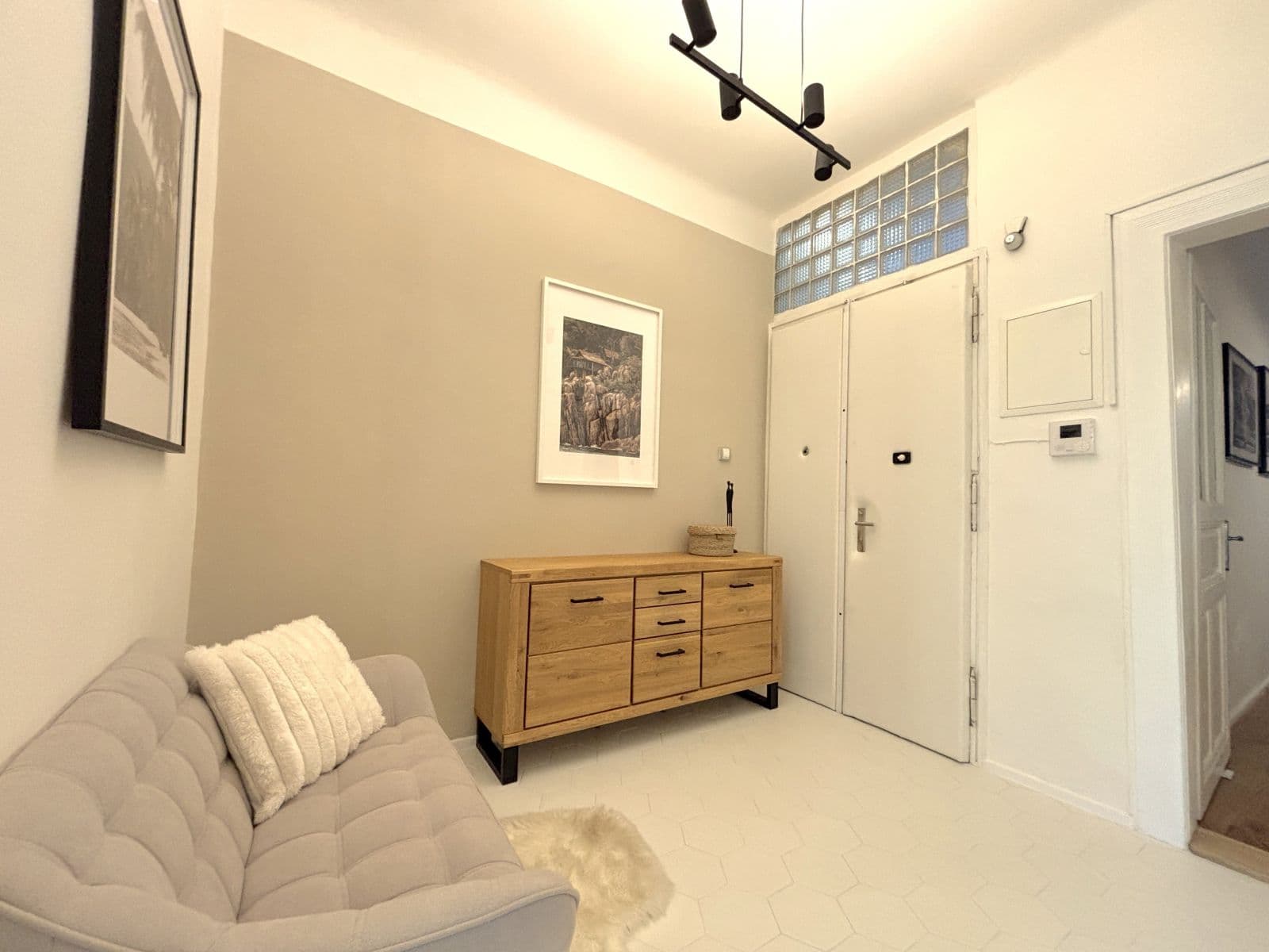 Pronájem bytu 53 m², náměstí Generála Kutlvašra, Praha, Praha Pronájem bytu 53 m², náměstí Generála Kutlvašra, Praha, Praha