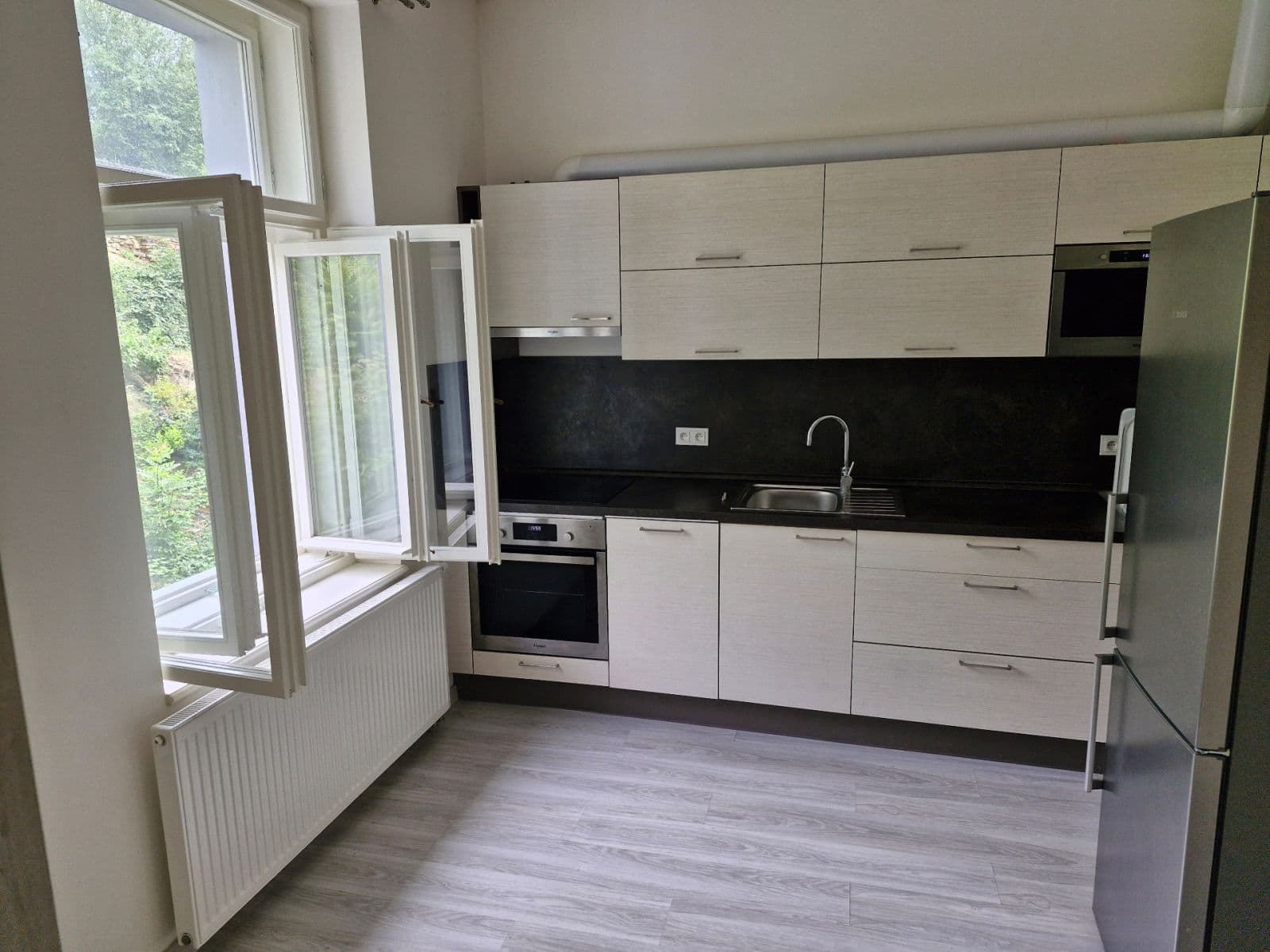 Pronájem bytu 1+1 31 m², Košická, Praha, Praha Pronájem bytu 1+1 31 m², Košická, Praha, Praha