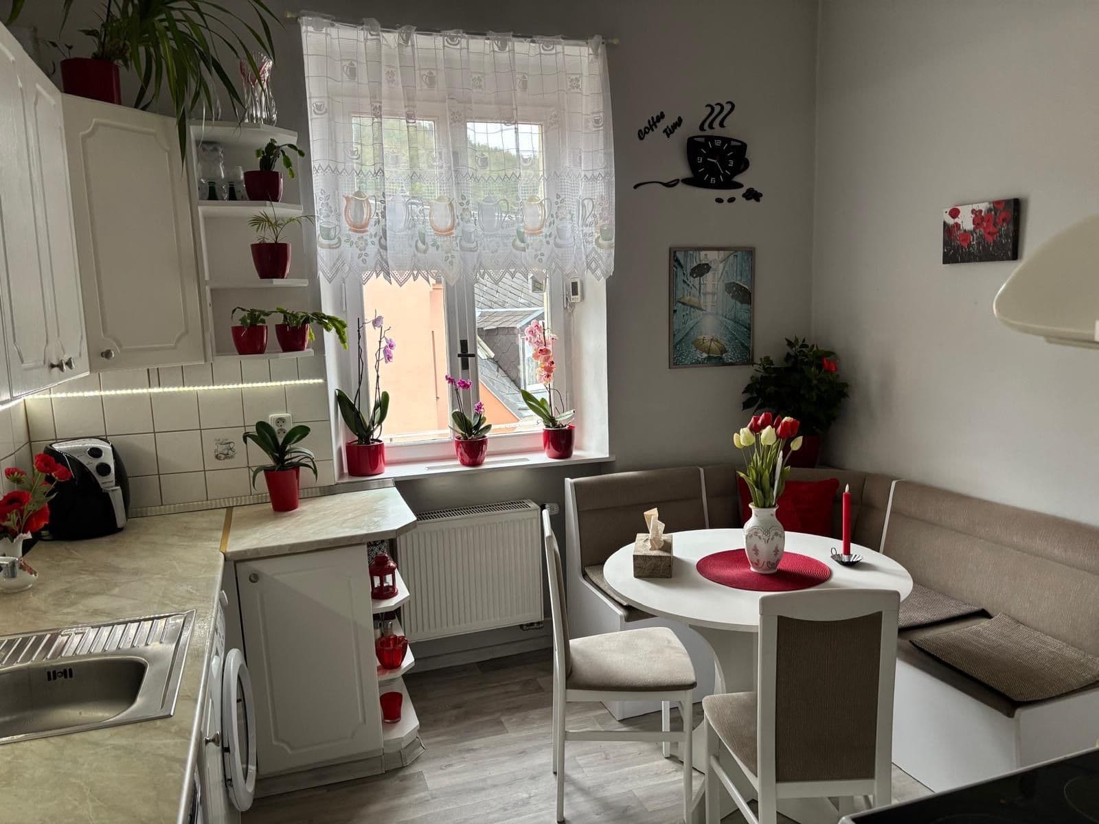 Pronájem bytu 3+1 76 m², T. G. Masaryka, Karlovy Vary, Karlovarský kraj Pronájem bytu 3+1 76 m², T. G. Masaryka, Karlovy Vary, Karlovarský kraj