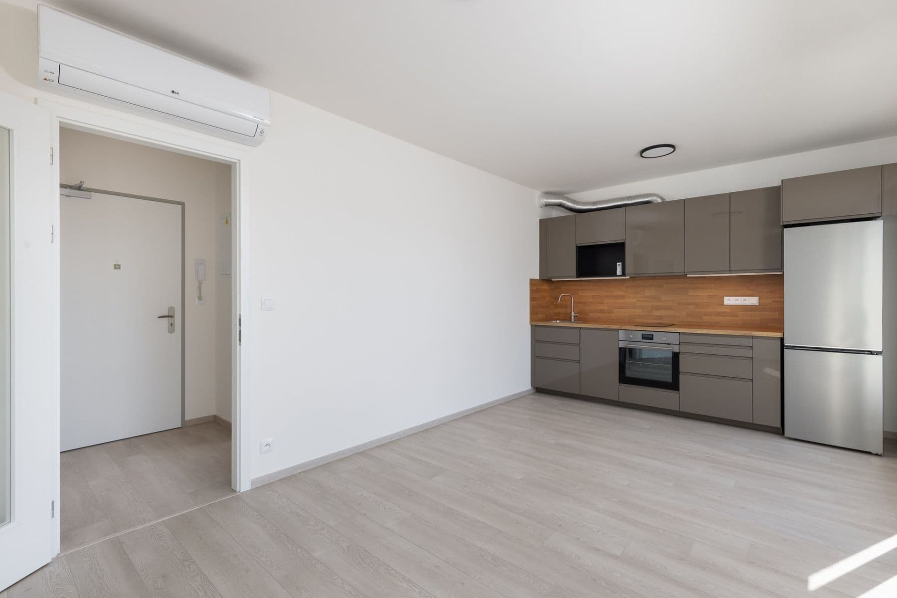 Pronájem bytu 1+kk 38 m², Bukačova, Praha, Praha Pronájem bytu 1+kk 38 m², Bukačova, Praha, Praha