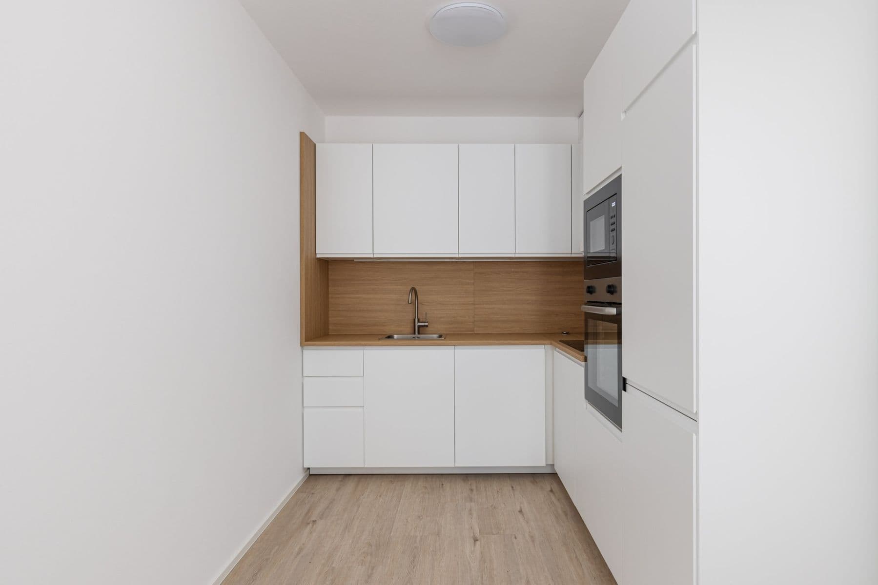 Pronájem bytu 2+kk 49 m², Křižíkova, Praha, Praha Pronájem bytu 2+kk 49 m², Křižíkova, Praha, Praha