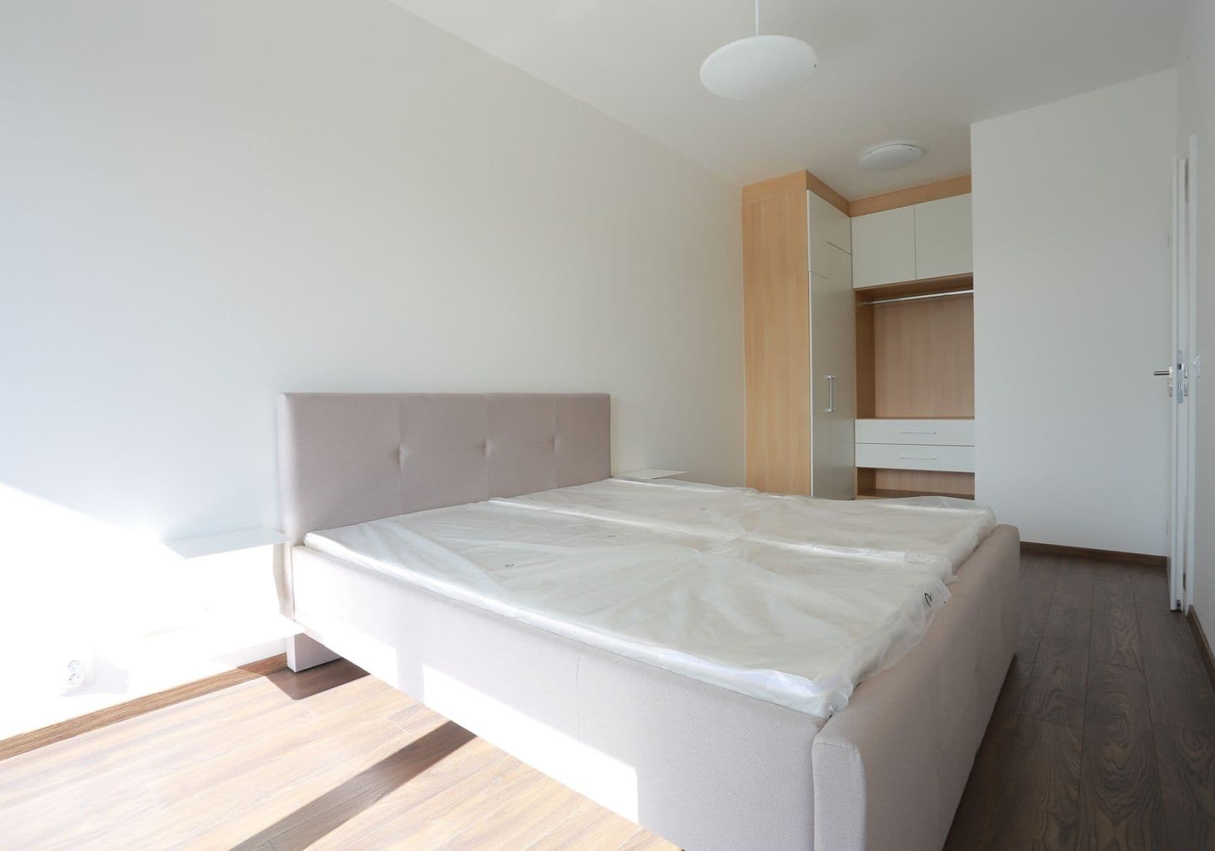 Pronájem bytu 2+kk 57 m², U Mlýnského kanálu, Praha, Praha Pronájem bytu 2+kk 57 m², U Mlýnského kanálu, Praha, Praha