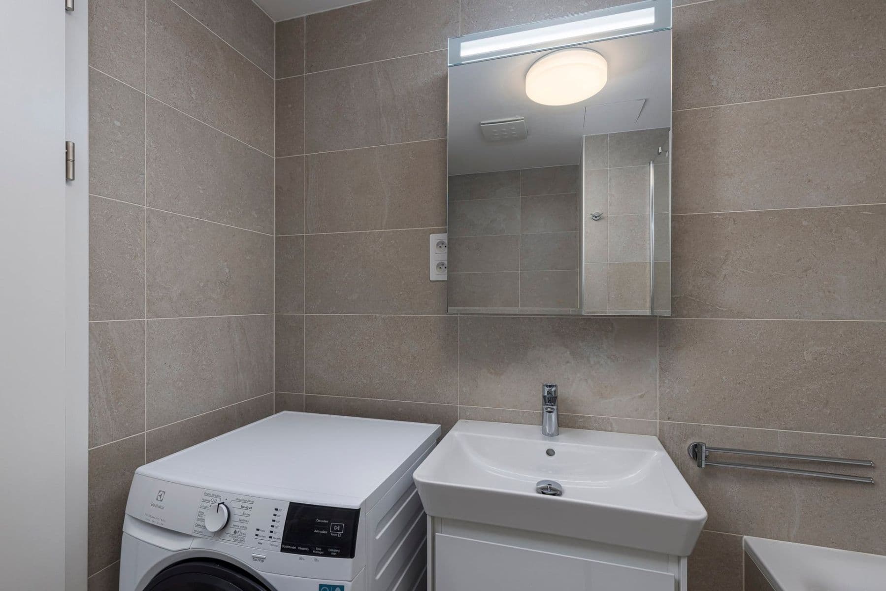Pronájem bytu 2+kk 56 m², Nebřenická, Praha, Praha Pronájem bytu 2+kk 56 m², Nebřenická, Praha, Praha