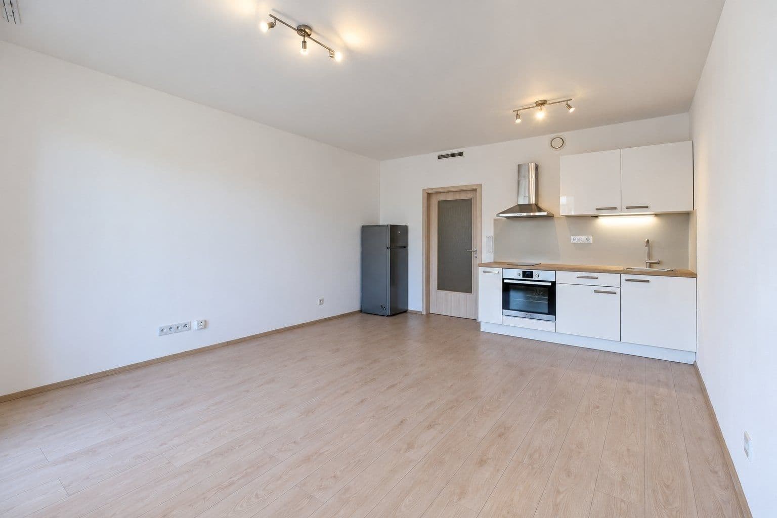 Pronájem bytu 1+kk 30 m², Františka Diviše, Praha, Praha Pronájem bytu 1+kk 30 m², Františka Diviše, Praha, Praha