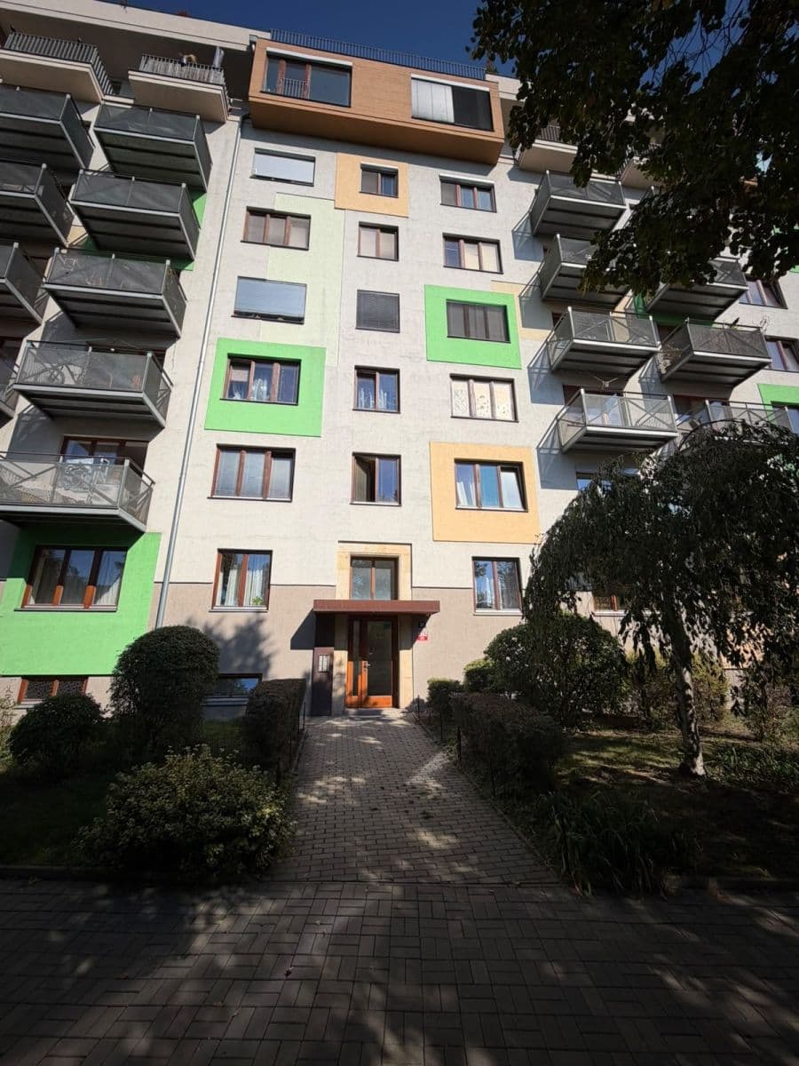 Pronájem bytu 2+1 53 m², Pod Lipami, Praha, Praha Pronájem bytu 2+1 53 m², Pod Lipami, Praha, Praha