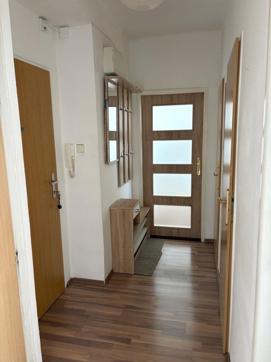 Pronájem bytu 2+1 53 m², Pod Lipami, Praha, Praha Pronájem bytu 2+1 53 m², Pod Lipami, Praha, Praha