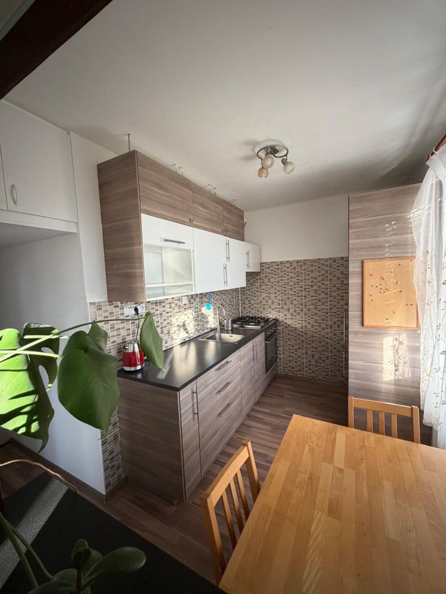 Pronájem bytu 2+1 53 m², Pod Lipami, Praha, Praha Pronájem bytu 2+1 53 m², Pod Lipami, Praha, Praha