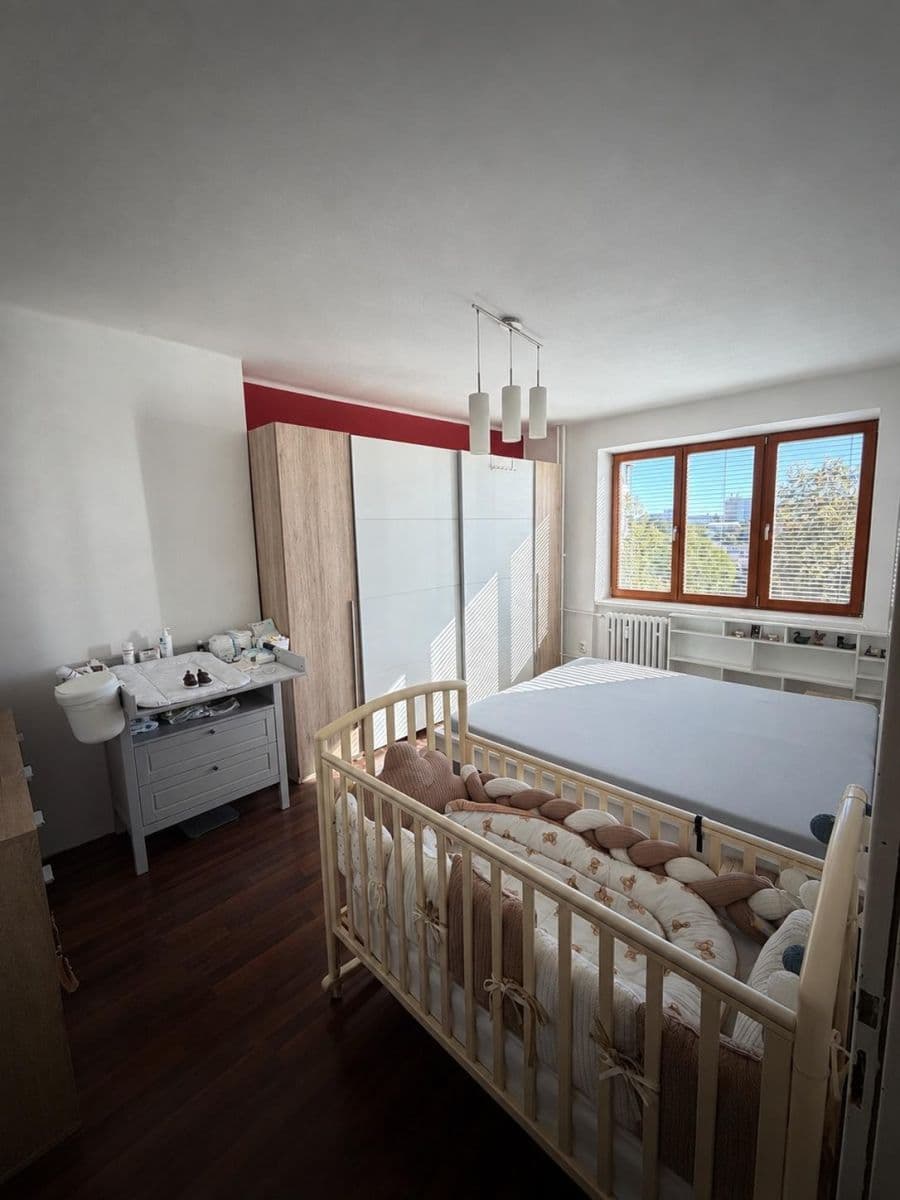 Pronájem bytu 2+1 53 m², Pod Lipami, Praha, Praha Pronájem bytu 2+1 53 m², Pod Lipami, Praha, Praha