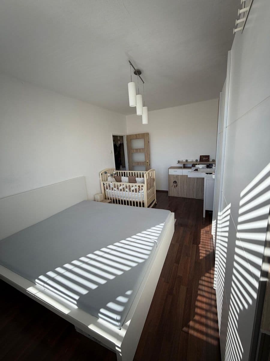Pronájem bytu 2+1 53 m², Pod Lipami, Praha, Praha Pronájem bytu 2+1 53 m², Pod Lipami, Praha, Praha
