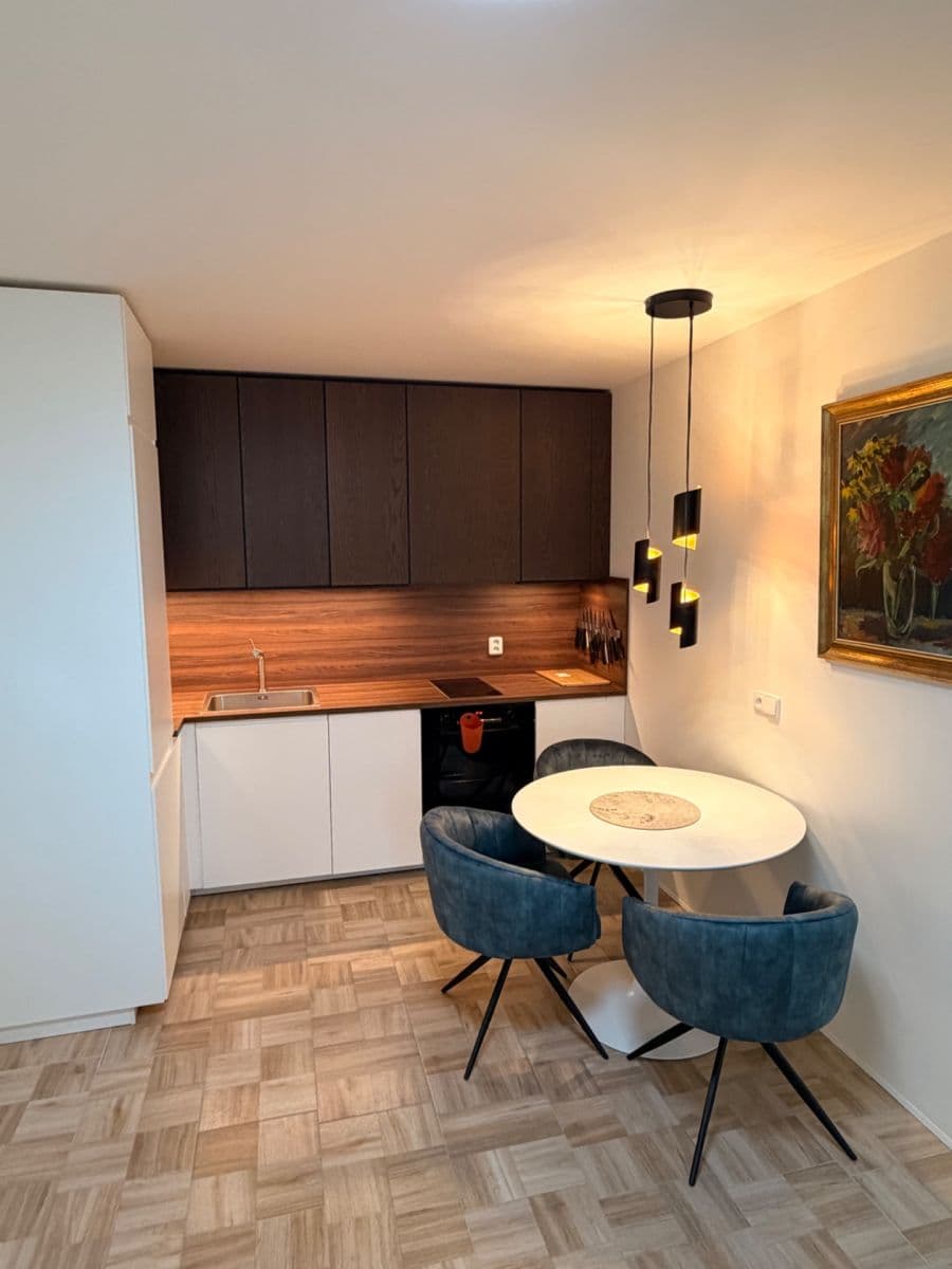 Pronájem bytu 2+kk 50 m², Jáchymovská, Karlovy Vary, Karlovarský kraj Pronájem bytu 2+kk 50 m², Jáchymovská, Karlovy Vary, Karlovarský kraj