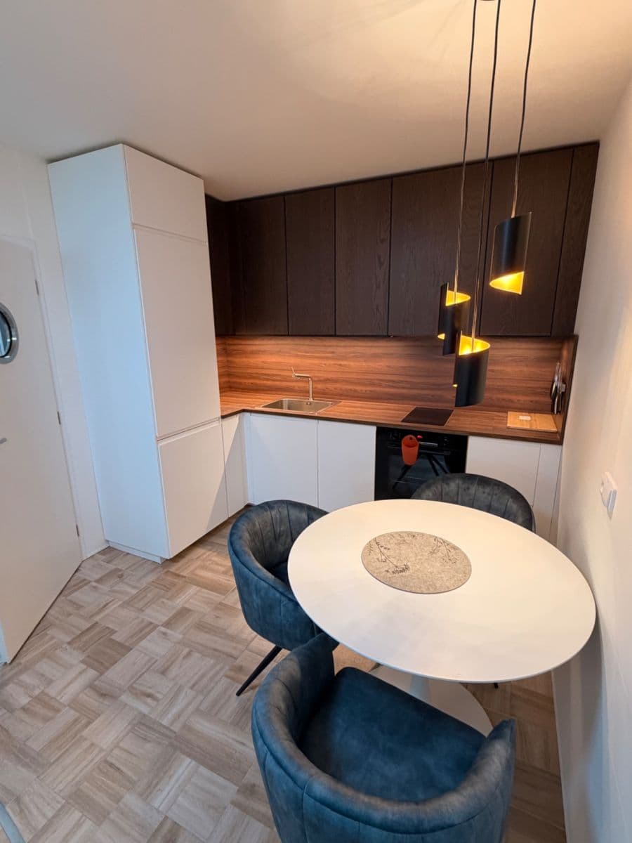 Pronájem bytu 2+kk 50 m², Jáchymovská, Karlovy Vary, Karlovarský kraj Pronájem bytu 2+kk 50 m², Jáchymovská, Karlovy Vary, Karlovarský kraj
